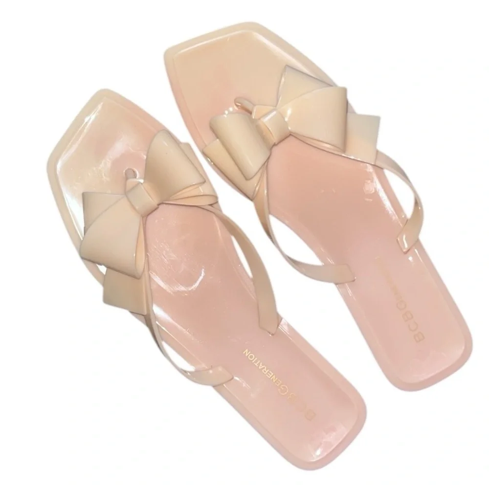 NWOT BCBGeneration Blush and Cream Bow‎ Sandals SIZE 8